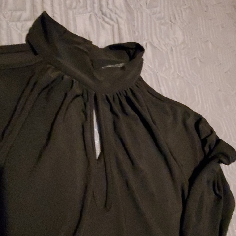 Cold shoulder blouse - Picture 2 of 3